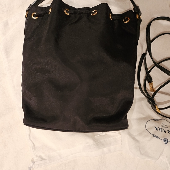Prada bucket bag - Picture 3 of 5